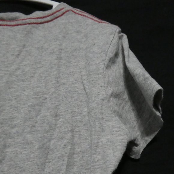 GUESS KIDS medium (5-6) V-neck graphic tee, 100% cotton, GUC - Picture 9 of 10